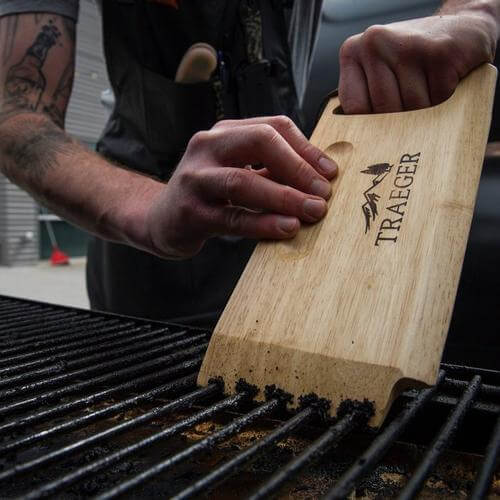 Traeger-Wooden-Grill-Grate-Scrape-in-use